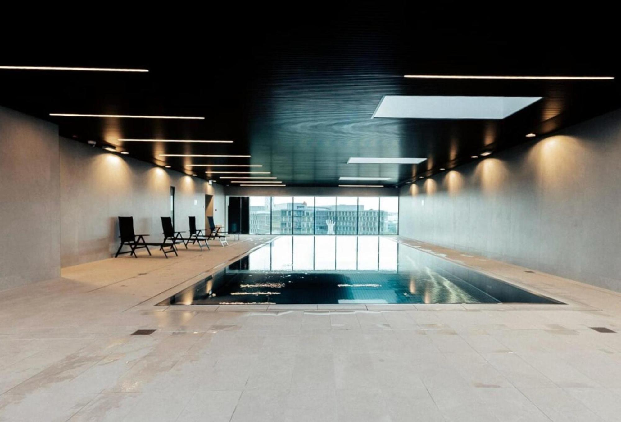 Modern 2BR Apartment with Pool & City Views ルクセンブルク エクステリア 写真