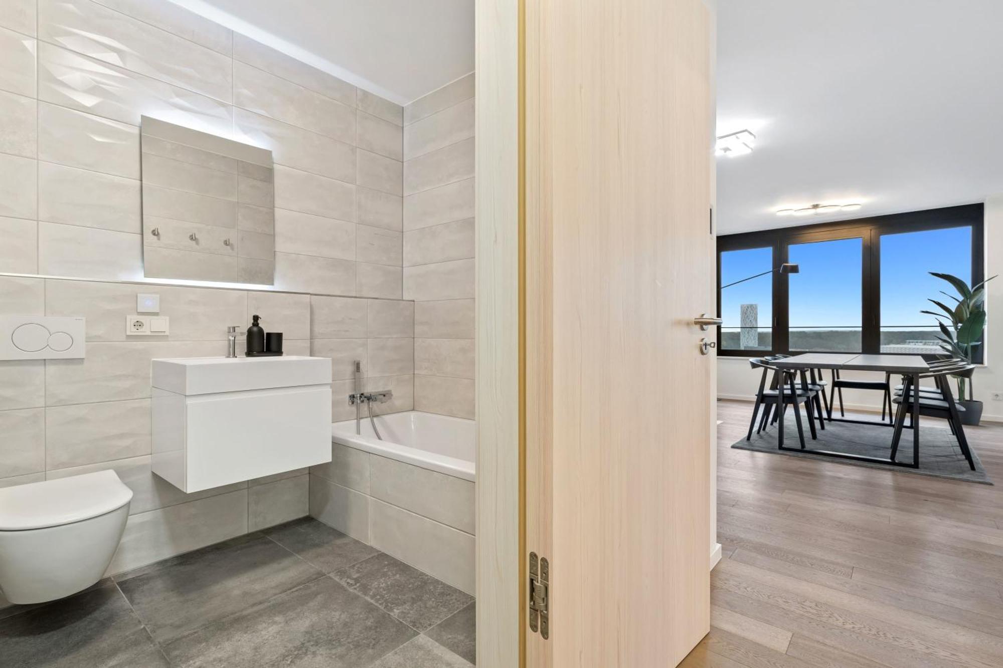 Modern 2BR Apartment with Pool & City Views ルクセンブルク エクステリア 写真