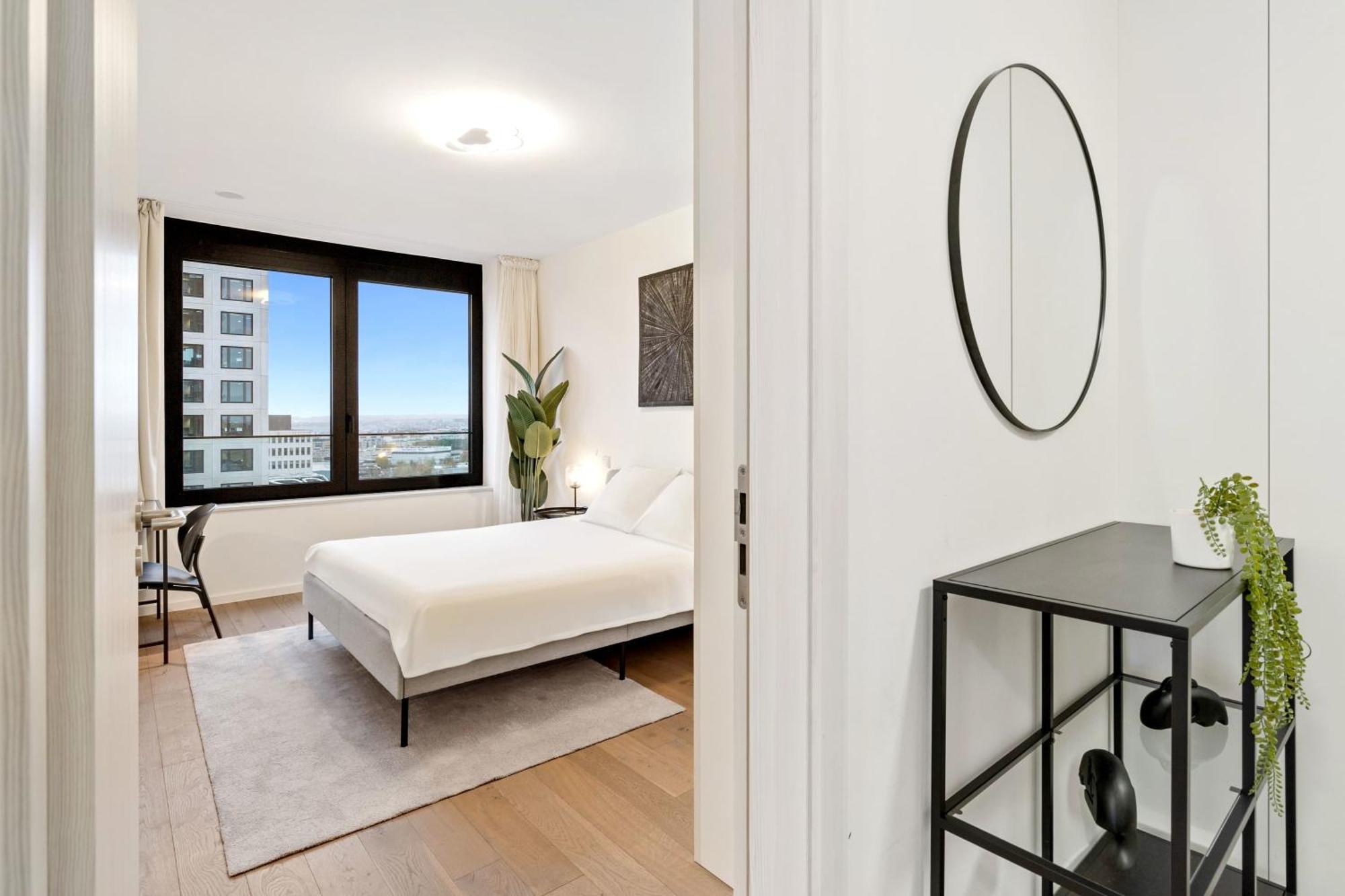 Modern 2BR Apartment with Pool & City Views ルクセンブルク エクステリア 写真