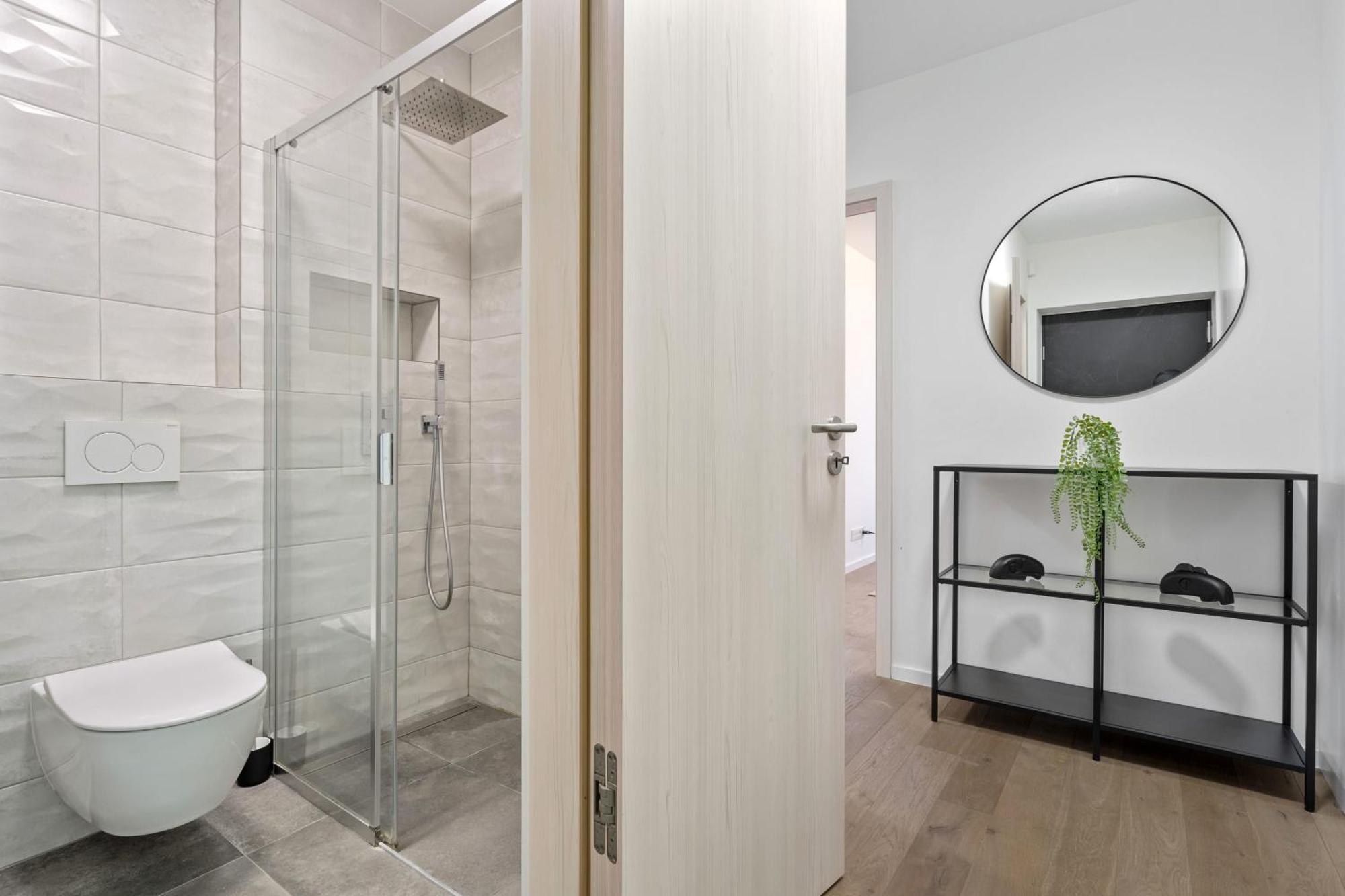 Modern 2BR Apartment with Pool & City Views ルクセンブルク エクステリア 写真