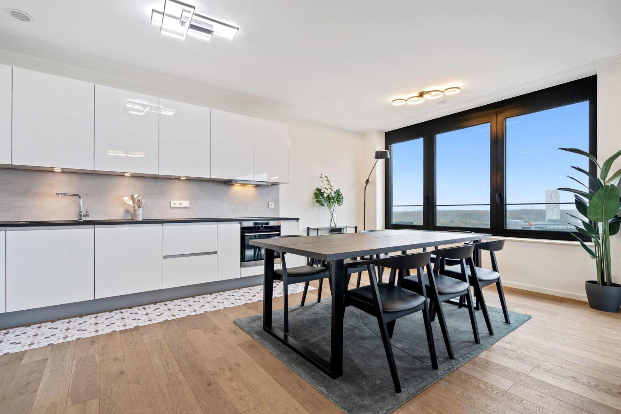 Modern 2BR Apartment with Pool & City Views ルクセンブルク エクステリア 写真
