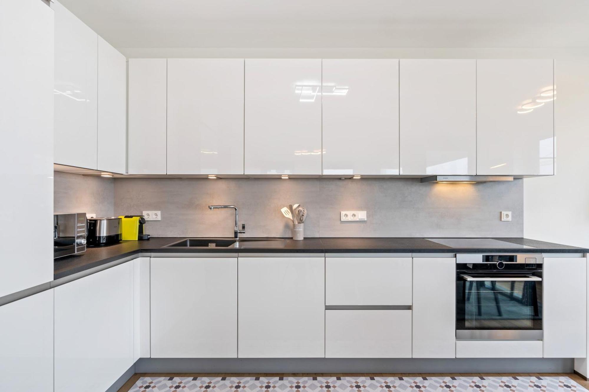 Modern 2BR Apartment with Pool & City Views ルクセンブルク エクステリア 写真