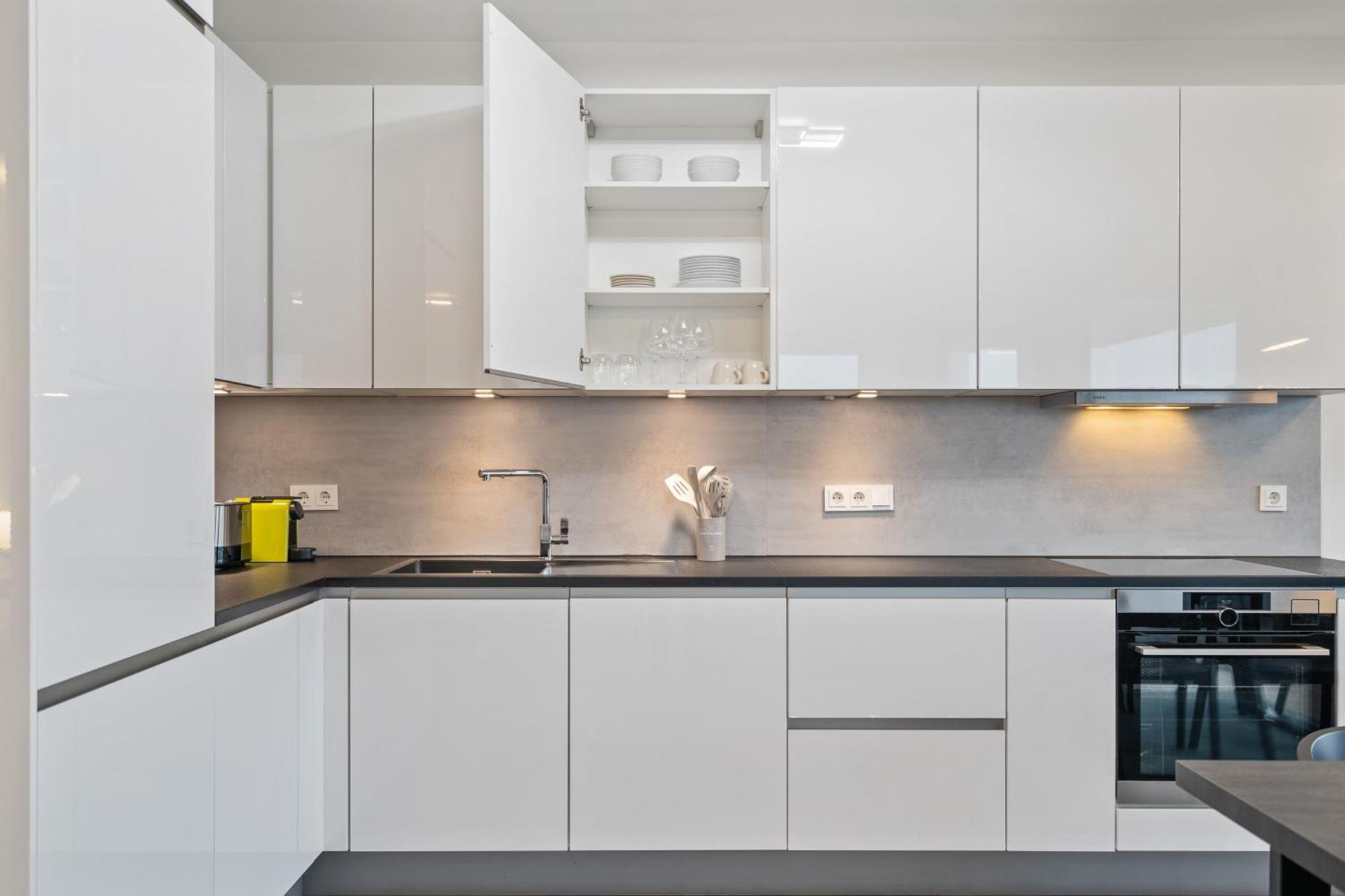 Modern 2BR Apartment with Pool & City Views ルクセンブルク エクステリア 写真