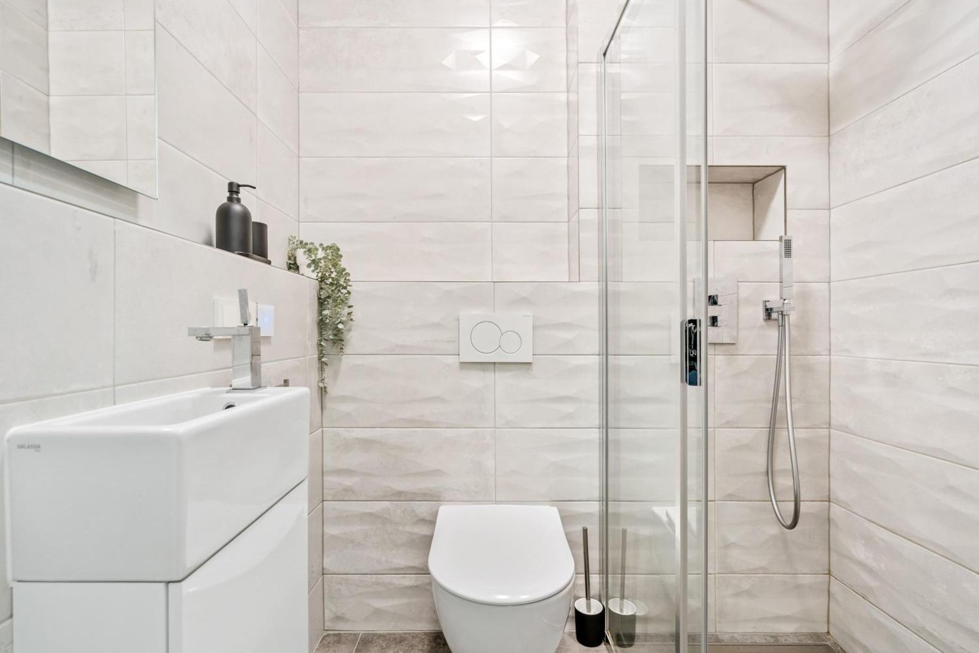 Modern 2BR Apartment with Pool & City Views ルクセンブルク エクステリア 写真
